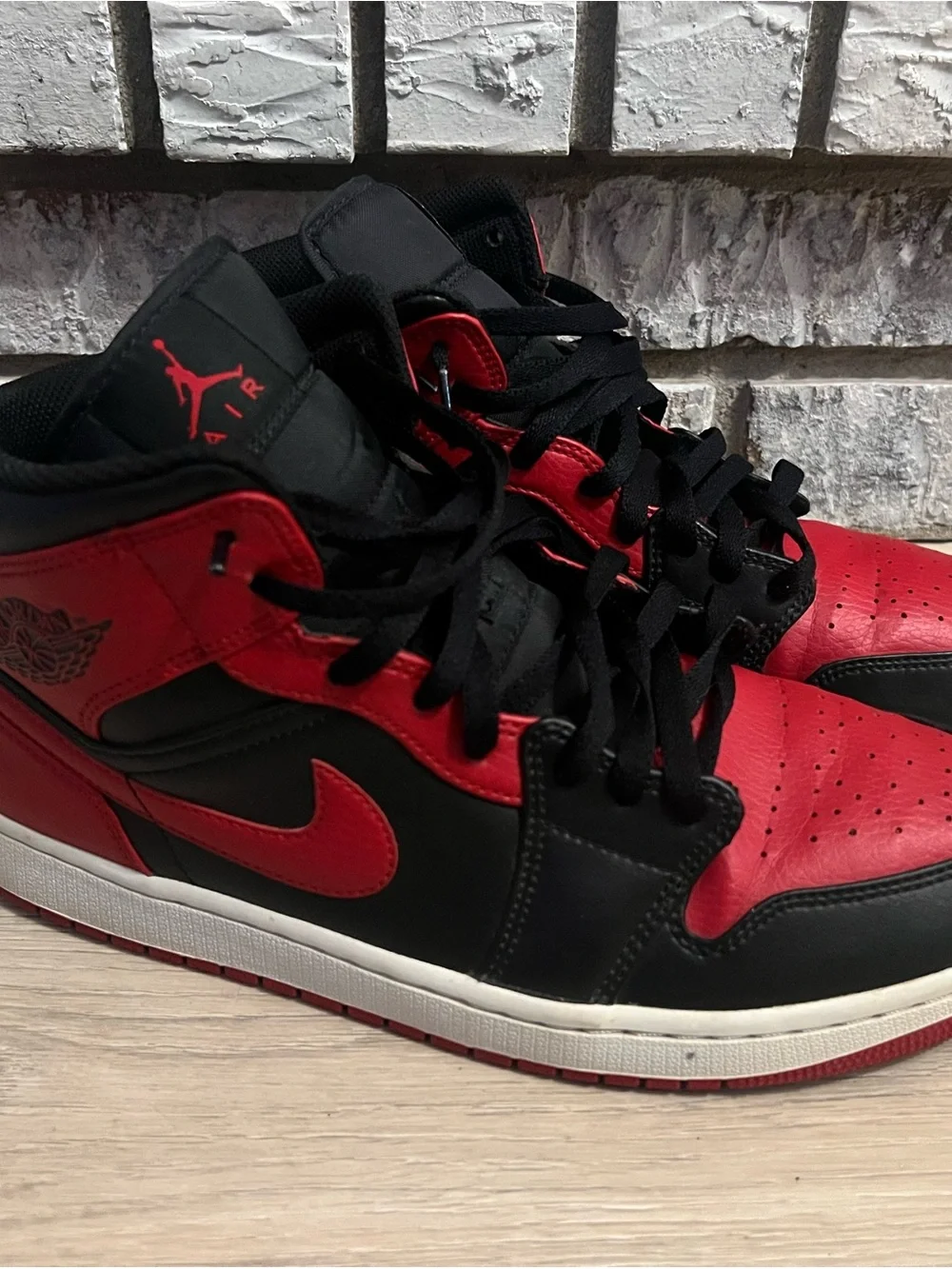 Jordan Men's Black and Red High-Top Basketball Sneakers